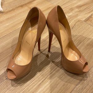 Christian Louboutin Lady Peep 150 Patent Leather Nude Pump EU 39